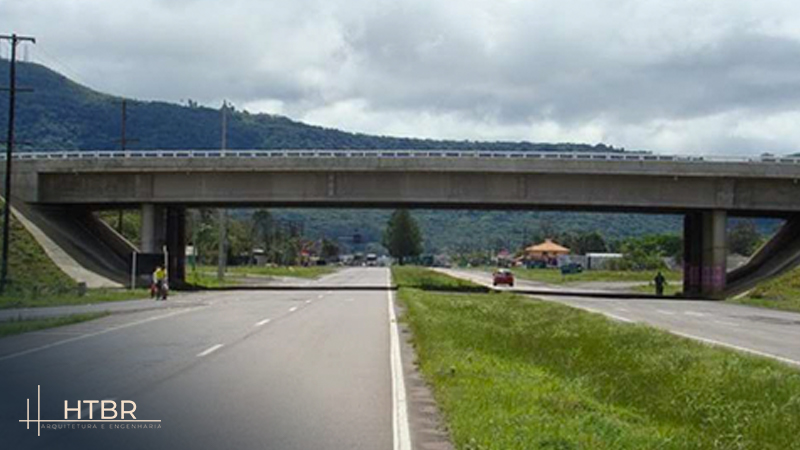 Projeto executivo para construção de Viaduto e Passarela para pedestres
integrada sobre linha férrea, com aprovação da concessionária responsável (
FERROBAN)